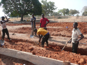 Fouilles, fondations pour l&#039;EPP, école primaire, village de Nagou, Togo.
